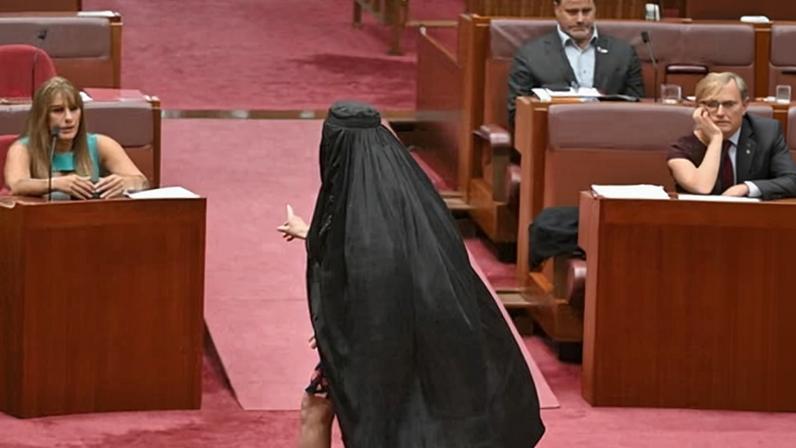 Payman, Thorpe e Faruqi pedem mudanças no Parlamento para combater racismo