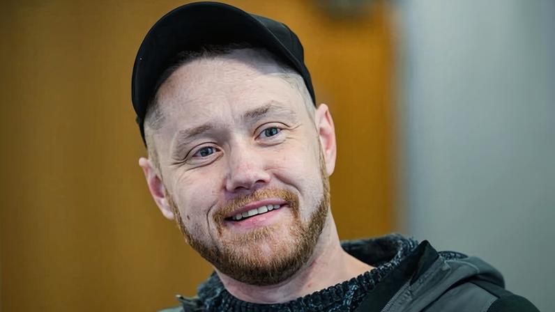 Homem que evitou explosão em hospital diz que atacante pediu abraço