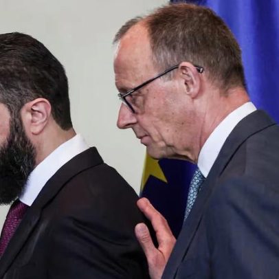 Merz informa Al Shara sobre retorno de 80% de refugiados sírios à Alemanha