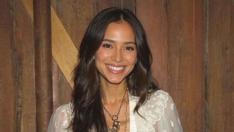 Bruna Marquezine, 30 anos: 'Sou a louca do laser. Faço para a qualidade da pele, para redensificar, para estímulo de colágeno'