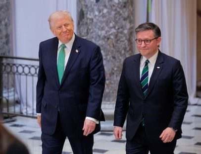 Presidente da Câmara concede prêmio America First a Trump em meio ao caos global