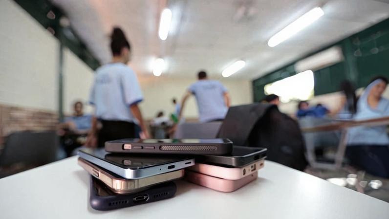 uso de celulares para fins não pedagógicos