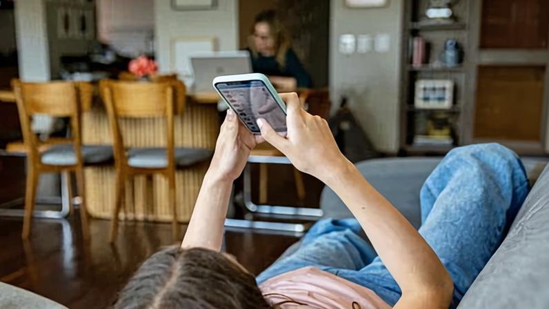 Adolescentes no Reino Unido participam de estudo com restrições de redes sociais