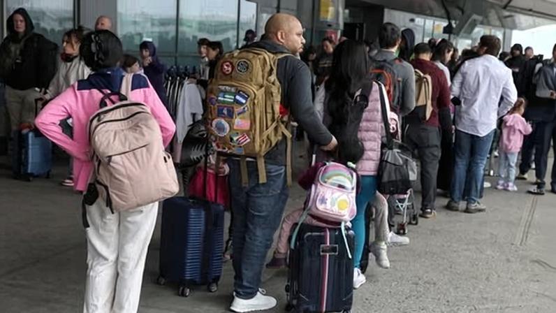 Trump assina decreto para DHS pagar imediatamente agentes da TSA