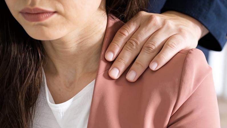 Empresas com mais mulheres em liderança demitem homens abusivos, aponta estudo