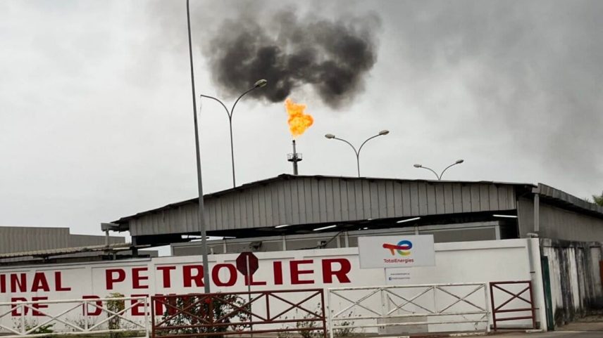 Flaring at the Djeno oil terminal, operated by TotalEnergies, in the Republic of Congo. Image by Elodie Toto/Mongabay.