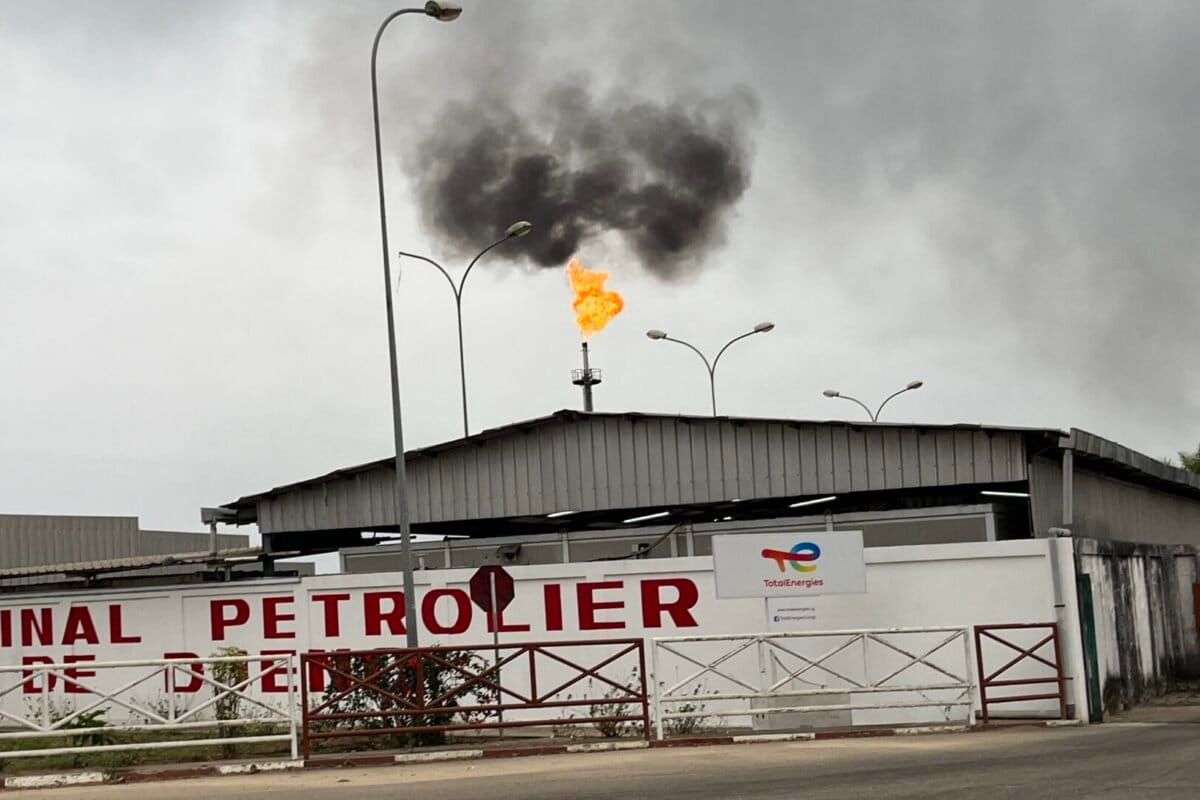 Flaring at the Djeno oil terminal, operated by TotalEnergies, in the Republic of Congo. Image by Elodie Toto/Mongabay.
