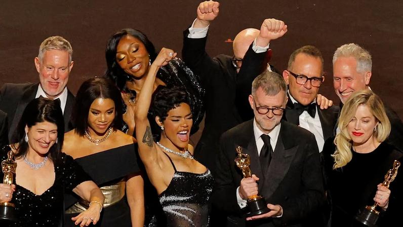 Una batalla tras otra leva seis prêmios no Oscar em gala sem política nem guerra