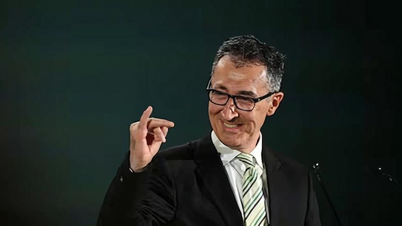 El candidato ecologista, Cem Özdemir, durante la fiesta electoral de su partido en Stuttgart el domingo 8 de marzo de 2026.