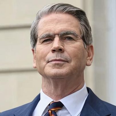 EUA suspendem sanções ao petróleo iraniano no mar para reduzir pressão de oferta