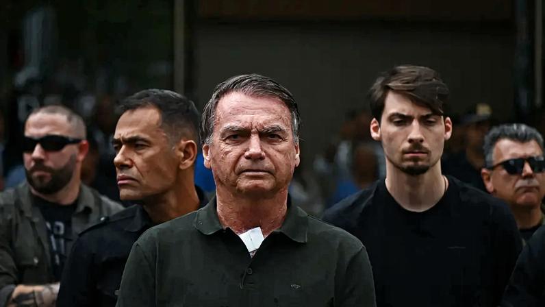 Bolsonaro completa 71 anos neste sábado e segue no DF Star, em tratamento contra broncopneumonia bacteriana. (Foto: Andre Borges/EFE)