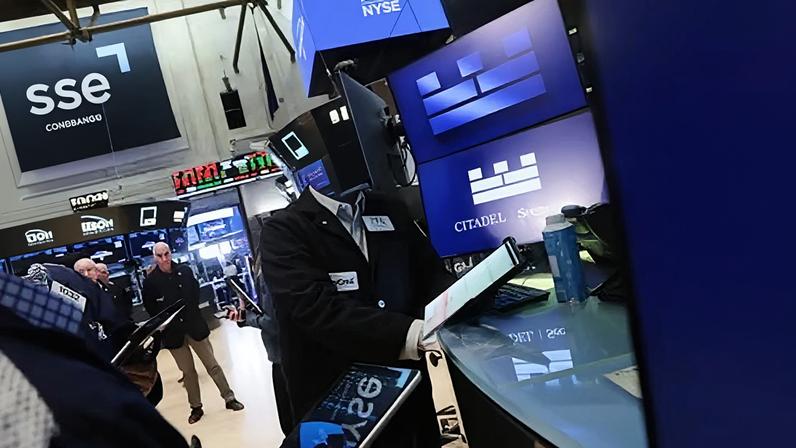 Ações dos EUA fecham quinta semana consecutiva em queda