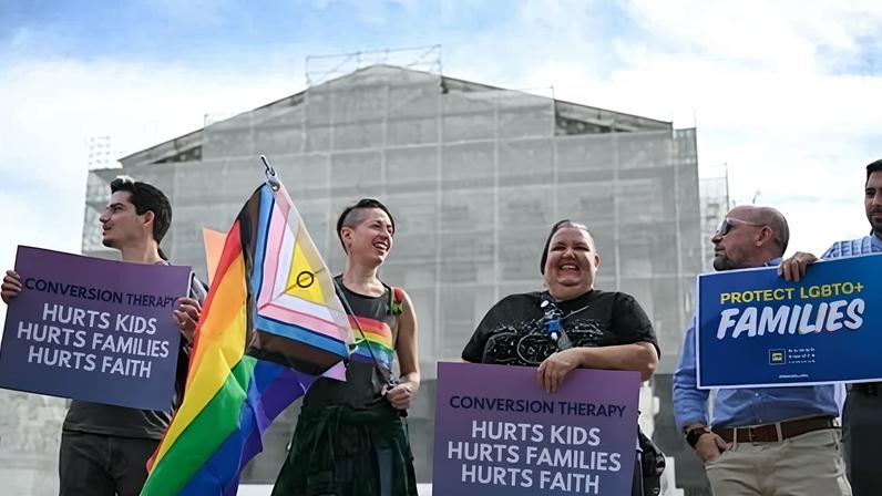 Suprema Corte dos EUA rejeita proibição do Colorado à terapia de conversão