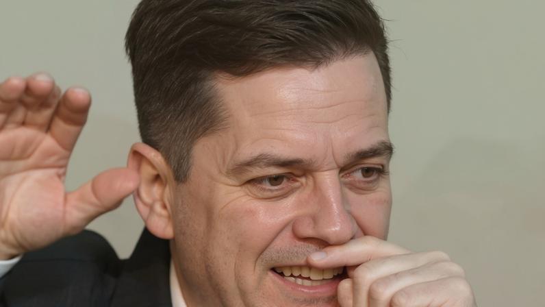 Candidato da Reform UK no País de Gales renuncia após suposto gesto nazista