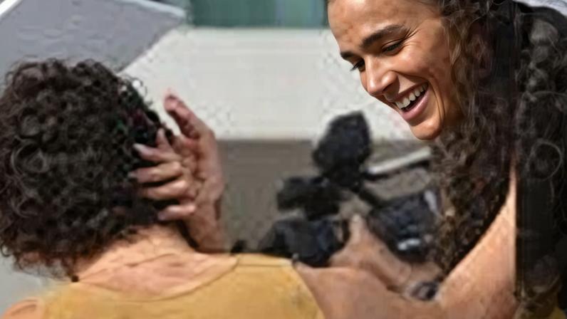 A lição de vida de Bruna Marquezine sobre o amor romântico que é um verdadeiro 'abraço na alma' para quem sofre de dependência emocional