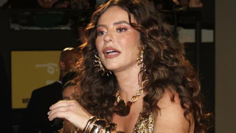 Diogo Nogueira declara amor a Paolla Oliveira durante show