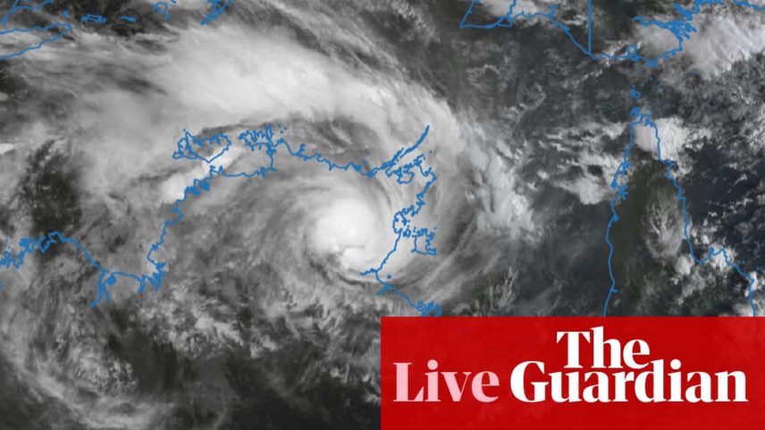 Ciclone tropical Narelle cruza a costa do NT como categoria três