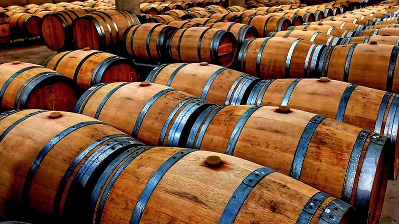 Andrew Jefford analisa o papel do carvalho no vinho atual