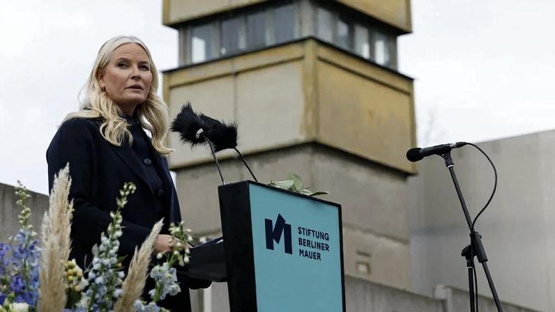 Princesa Mette-Marit afirma ter sido manipulada por Epstein