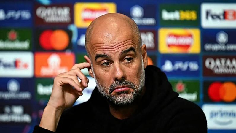 Guardiola comandou o Manchester City no empate com o Nottingham Forest (Foto: Paul ELLIS / AFP)