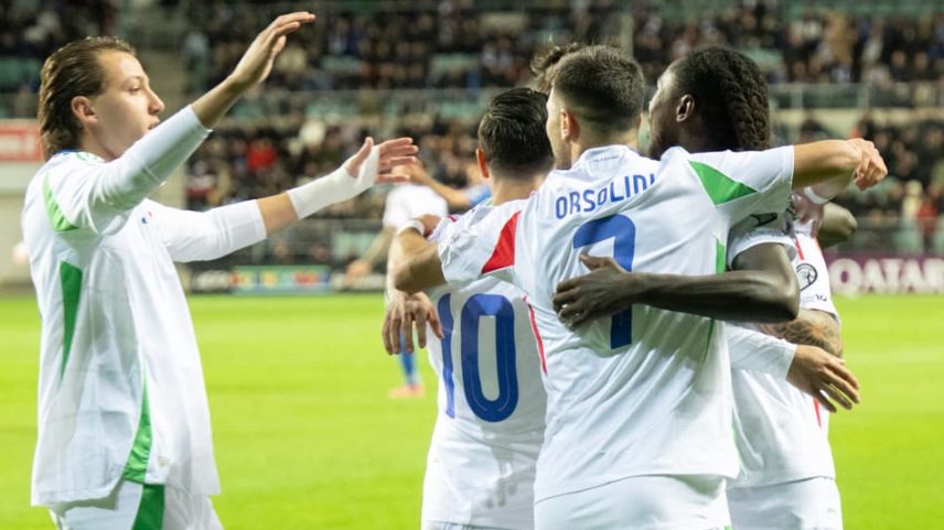 Itália celebra gol diante da Estônia nas Eliminatórias Europeias para a Copa do Mundo (Foto: Raigo Pajula / AFP)