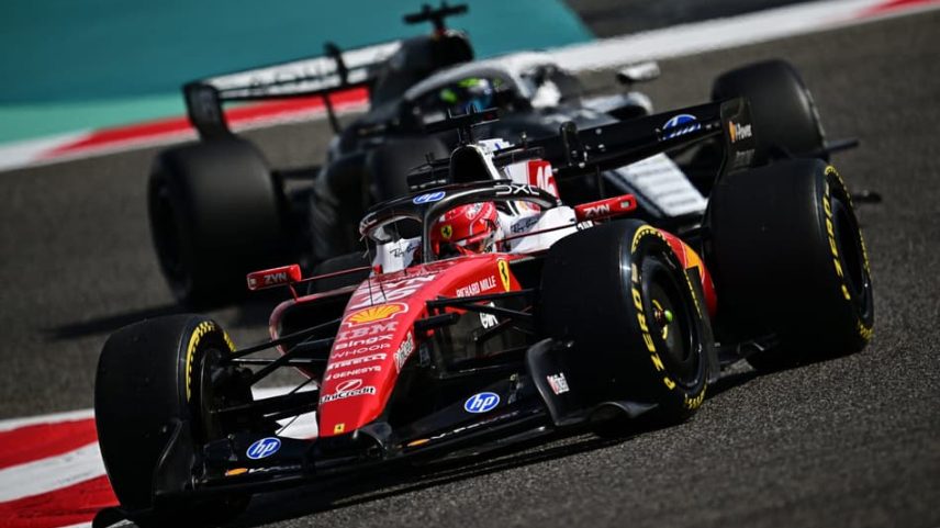 O monegasco Charles Leclerc, da Ferrari, pilota no segundo dia de testes de pré-temporada da Fórmula 1 no Circuito Internacional do Bahrein, em Sakhir, em 12 de fevereiro de 2026. (Foto: Giuseppe Cacace/AFP)