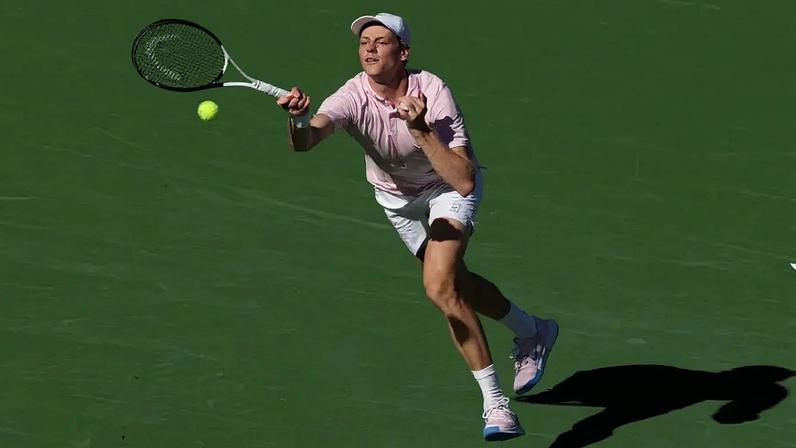 O italiano Jannik Sinner em uma das vitórias no Masters 1000 de Indian Wells (Foto: Clive Brunskill/AFP)