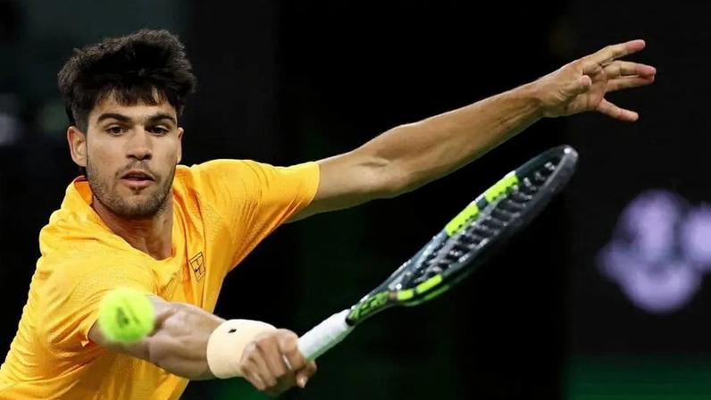 Carlos Alcaraz na vitória sobre Cameron Norrie em Indian Wells (Foto: Clive Brunskill/AFP)