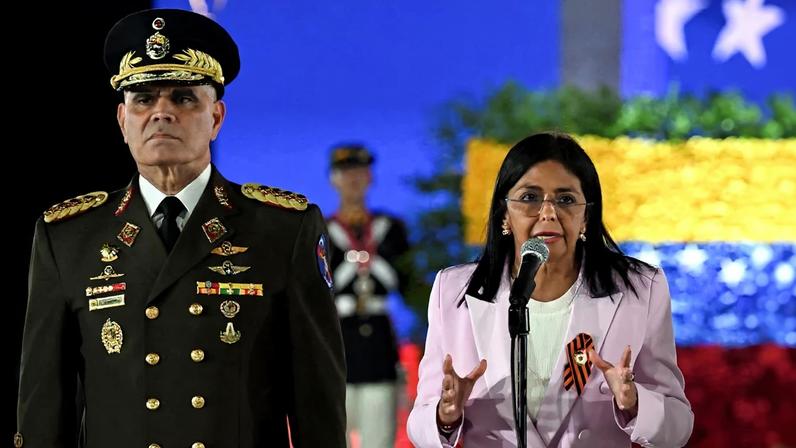 A presidenta interina da Venezuela, Delcy Rodríguez, e o ex-ministro da Defesa, Vladimir Padrino. Foto: Juan Barreto/AFP