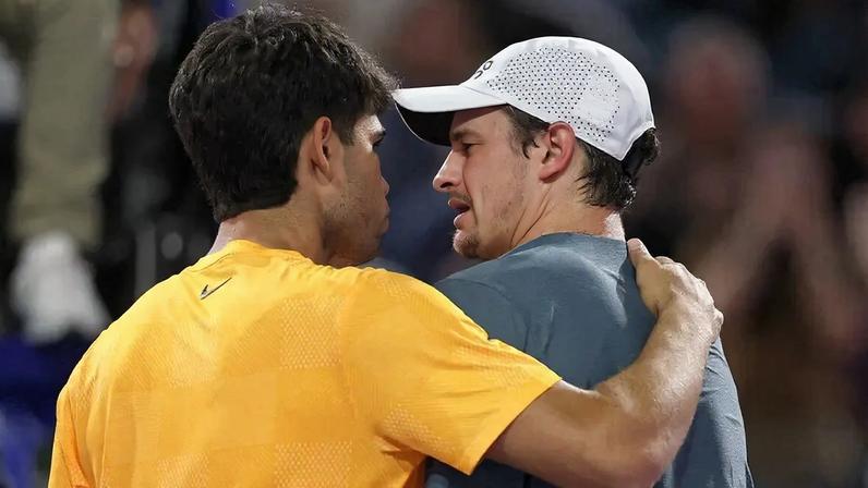 Alcaraz vence João Fonseca em Miami