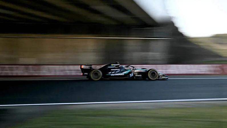 George Russell liderou o Treino Livre 1 da F1 no GP do Japão 2026 (Foto: Philip Fong/AFP)