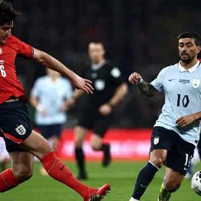 Valverde define nos minutos finais e Uruguai empata com a Inglaterra