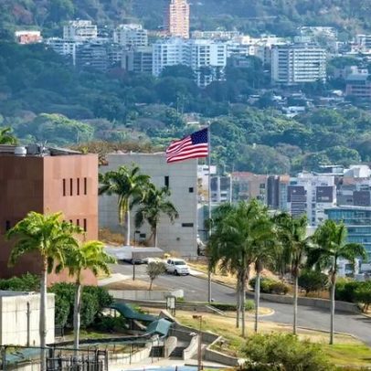 Embaixada dos EUA na Venezuela retoma operações após sete anos