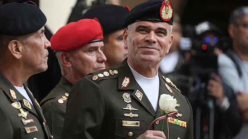 Chavismo destitui Vladimir Padrino do cargo de ministro da Defesa