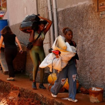 Busca por sobreviventes de enchentes no Brasil continua, mortos sobem para 64
