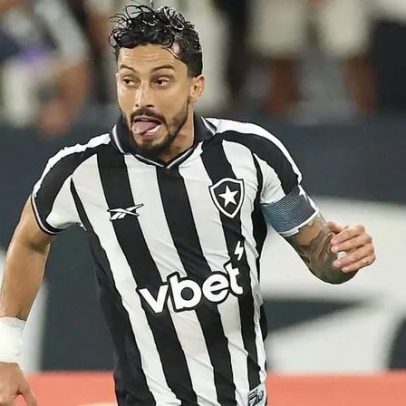 Alex Telles detalha conversa no vestiário após queda do Botafogo na Libertadores