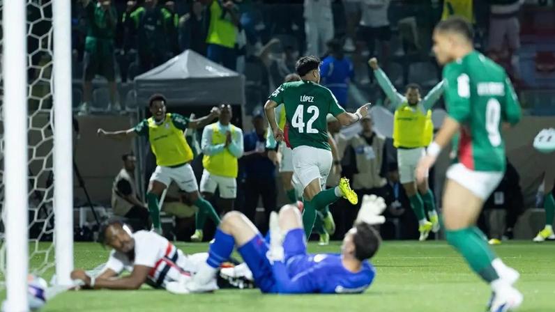 Flaco López durante comemoração de gol contra o São Paulo (Foto: Léo Barrilari/GazetaPress)