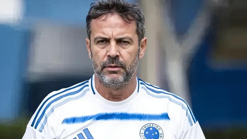 Cruzeiro atribui missão especial a Artur Jorge por falhas defensivas