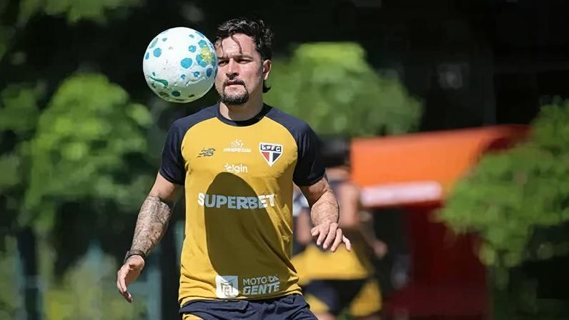 Artur pode atuar pelo São Paulo diante do Inter, segundo Roger