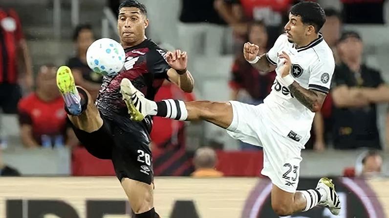 Athletico-PR goleia Botafogo e assume a vice-liderança do Brasileirão