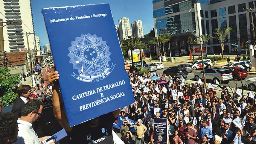 Oito em cada 10 brasileiros apoiam fim da escala 6×1 sem redução salarial