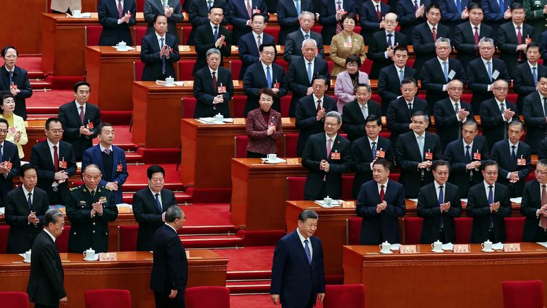 Delegates and party members applaud as Chinese President Xi Jinping arrives for the opening session of the Chinese People's Political Consultative Conference (CPPCC) at the Great Hall of the People in Beijing, China March 4, 2026. REUTERS/Maxim Shemetov