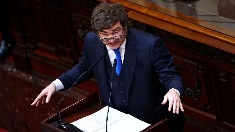 Milei defende redução de impostos e reforma do sistema eleitoral na Argentina