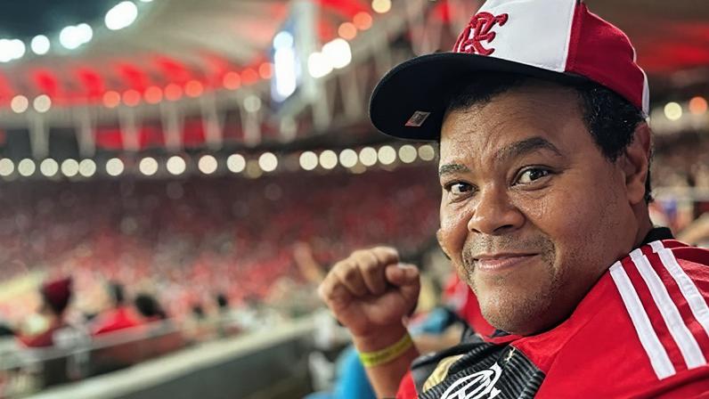 Babu, ex-BBB com a camisa do Flamengo