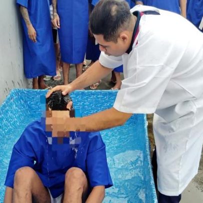 Batismo em presídio marca novo recomeço para detentos