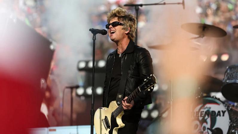 Billie Joe Armstrong canta Ozzy Osbourne e David Bowie em show Coverups