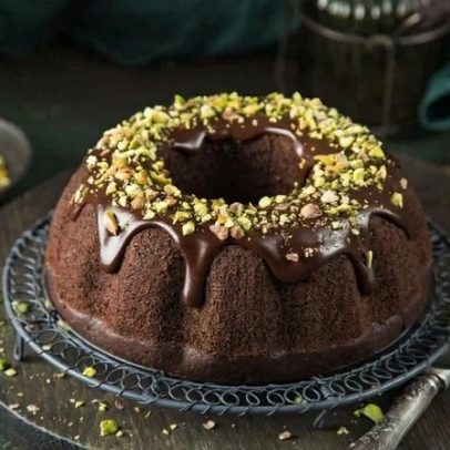 Três receitas fáceis de bolo de chocolate com cobertura