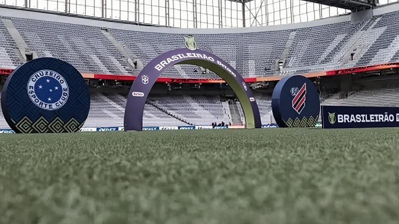 Começo de partida teve atraso no duelo entre Athletico x Cruzeiro