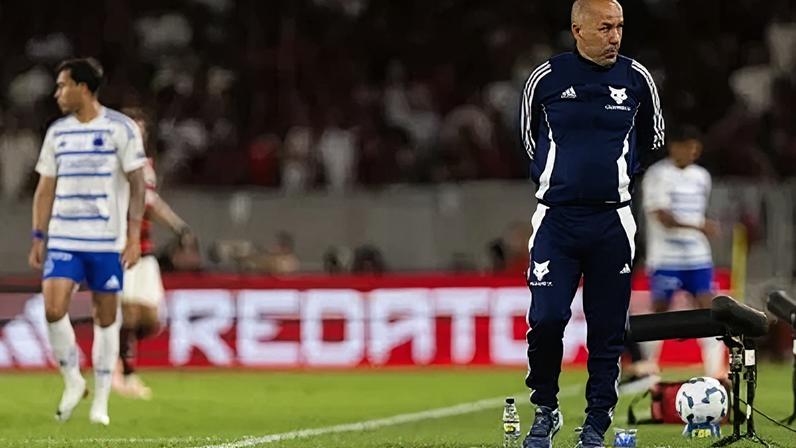Leonardo Jardim durante a partida entre Flamengo e Cruzeiro