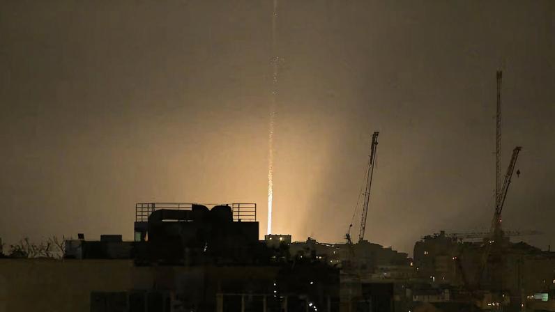 EUA e Israel atacam Irã; ofensiva no Estreito de Ormuz agrava crise do petróleo